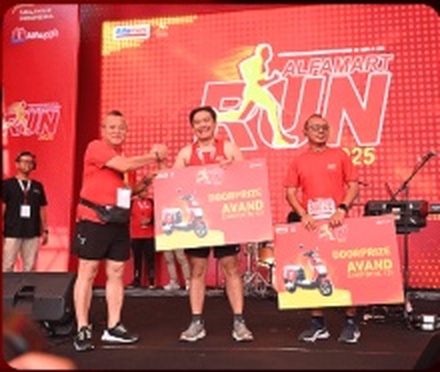 Penyerahan Doorprize Utama Sepeda Motor Listrik
